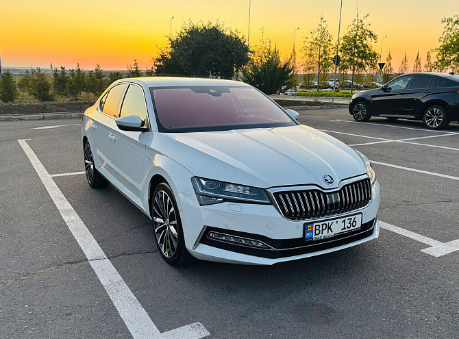 Skoda Superb, 2021 - imagine 1