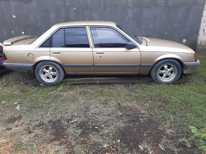 Opel Rekord, 1983 - изображение 1